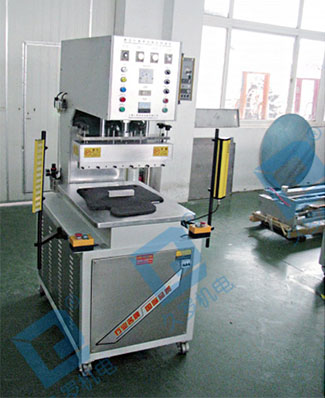 桃子视频官网在线观看免费单头滑台(推盘)式高频机的广泛应用